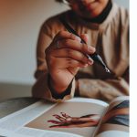 How to Hold Oblique Calligraphy Pen: Master the Angled Grip